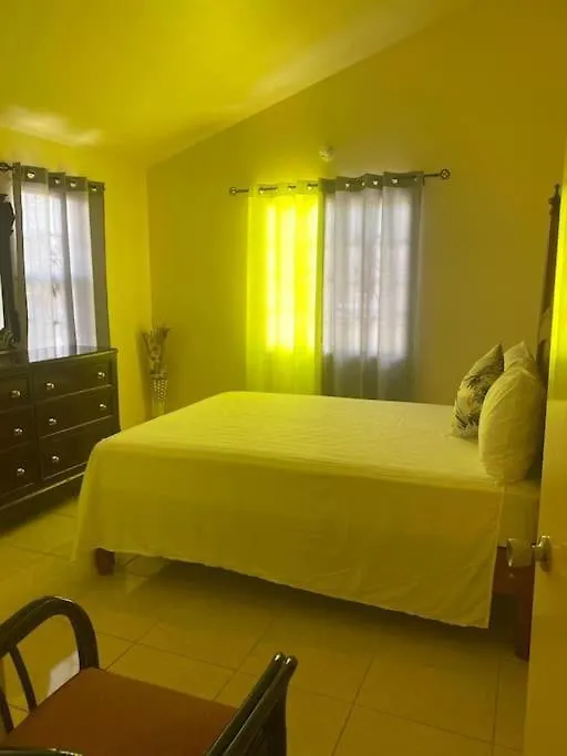 Jennelia\'S Place location
